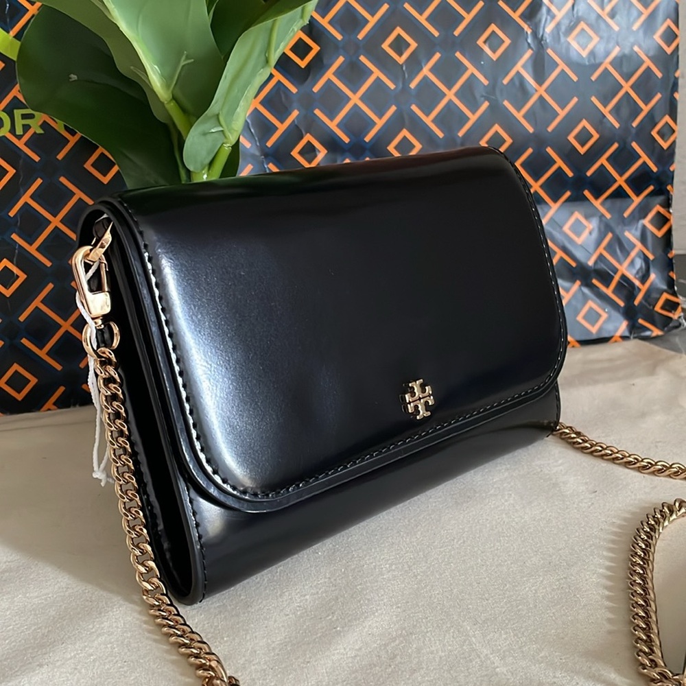 NWT , tory burch Emerson patent chain wallet ( black) crossbody